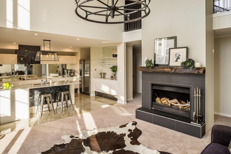 Photo of property in 88 Queen Charlotte Drive, Aotea, Porirua, 5024