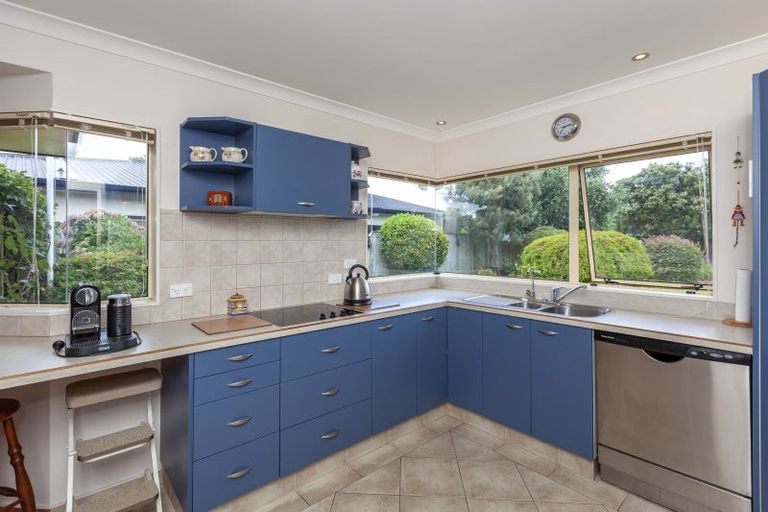 Photo of property in 90 Realm Drive, Paraparaumu, 5032