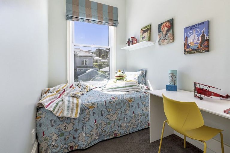 Photo of property in 82 Roxburgh Street, Mount Victoria, Wellington, 6011