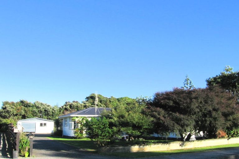 Photo of property in 35 Rangiuru Road, Otaki Beach, Otaki, 5512