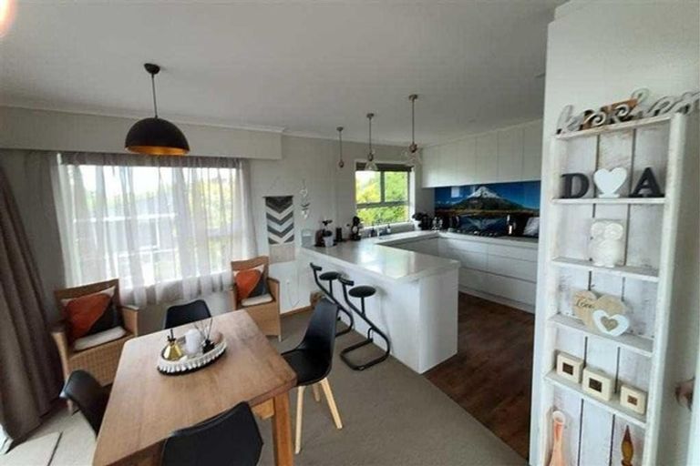 Photo of property in 44 Nevada Drive, Merrilands, New Plymouth, 4312