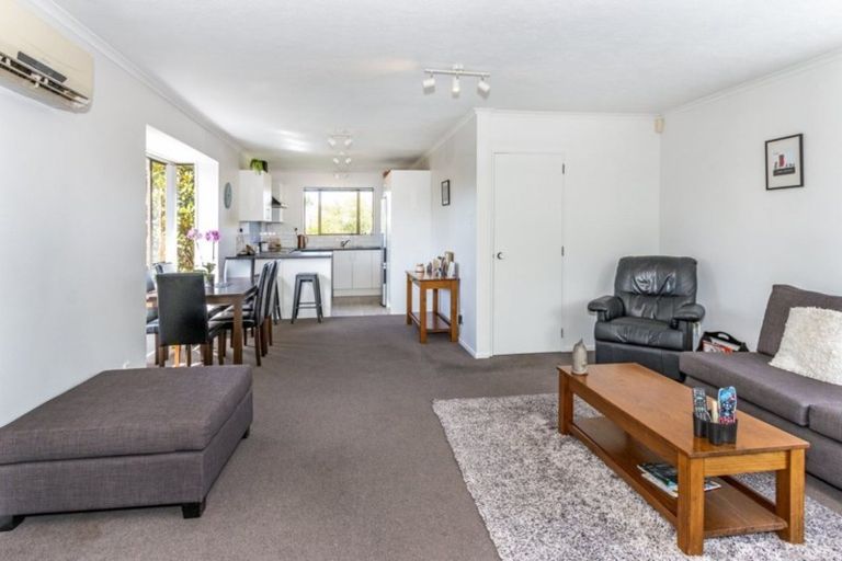 Photo of property in 15 Lowry Avenue, Redwood, Christchurch, 8051