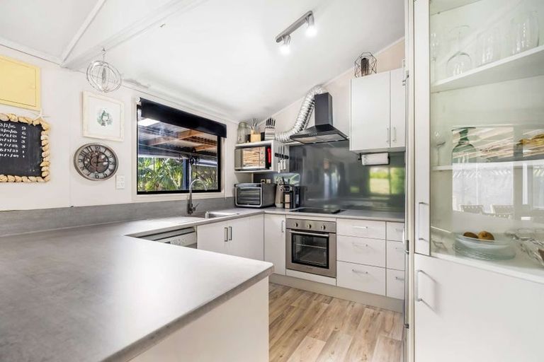 Photo of property in 54 Powells Road, Cable Bay, 0420