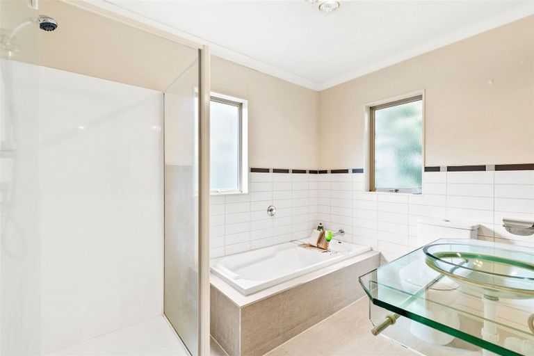 Photo of property in 77c Colwill Road, Massey, Auckland, 0614
