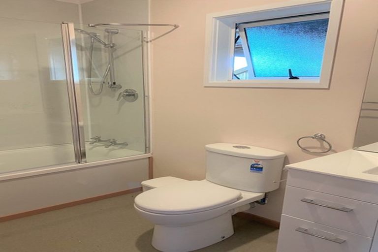 Photo of property in 30 Beach Road, Onerahi, Whangarei, 0110