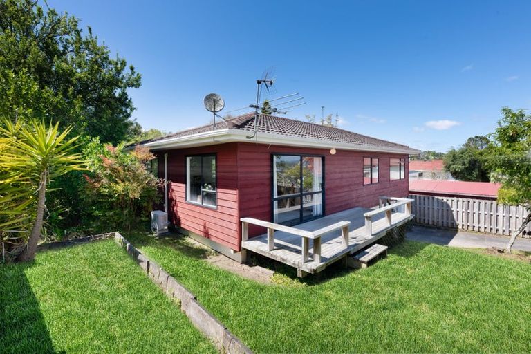 Photo of property in 2/38 Waverley Avenue, Glenfield, Auckland, 0629