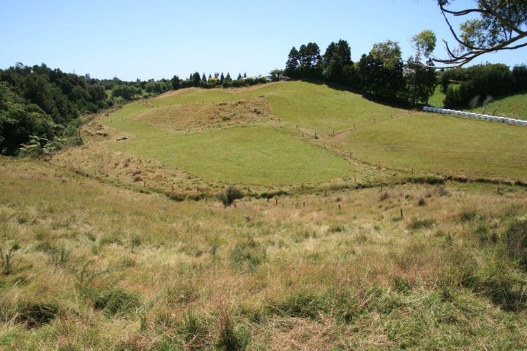 Photo of property in 556 Mangorei Road, Mangorei, New Plymouth, 4371