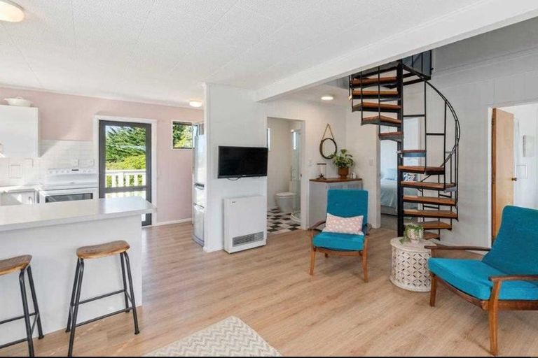 Photo of property in 27 Hemara Street, Waikanae Beach, Waikanae, 5036