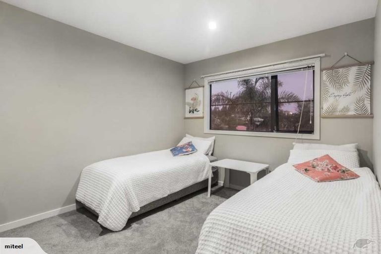 Photo of property in 14g Baulcomb Parade, Windsor Park, Auckland, 0632