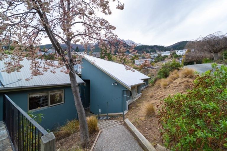 Photo of property in 3 Aspen Grove, Fernhill, Queenstown, 9300