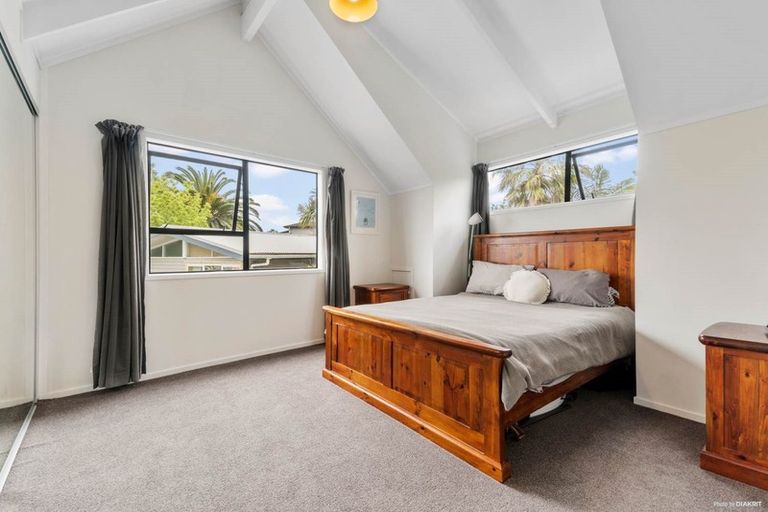 Photo of property in 2/19 Bowman Road, Forrest Hill, Auckland, 0620