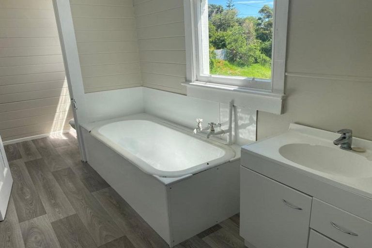 Photo of property in 20 Cambridge Street, Patea, 4520