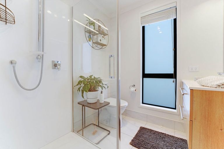 Photo of property in 8 Patariki Way, Beach Haven, Auckland, 0626