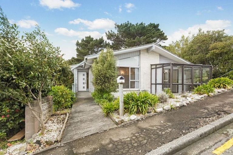 Photo of property in 14 Glen Alton Avenue, Paparangi, Wellington, 6037
