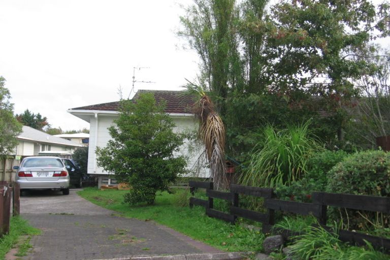 Photo of property in 15 Glen Close, Glen Eden, Auckland, 0602