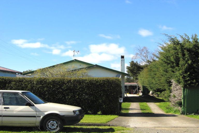 Photo of property in 4 Charles Street, Takapau, 4203