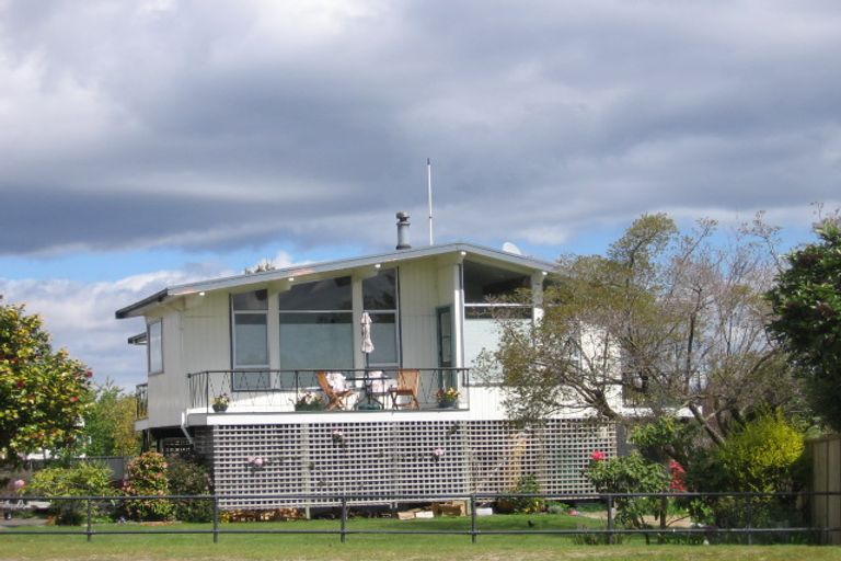 Photo of property in 5 Ingle Avenue, Waipahihi, Taupo, 3330