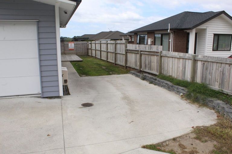 Photo of property in 17 Grove Way, Riverhead, 0820