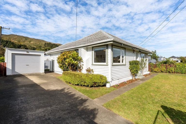 Photo of property in 28 Coates Street, Tawa, Wellington, 5028