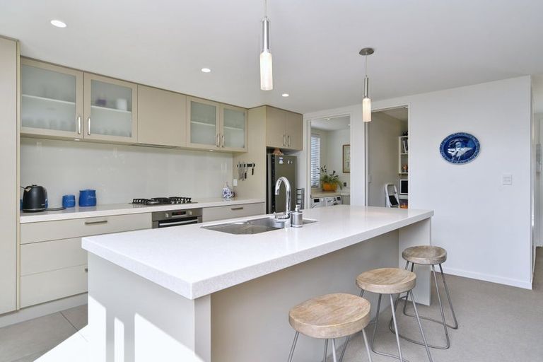 Photo of property in 102 Hills Road, Edgeware, Christchurch, 8013