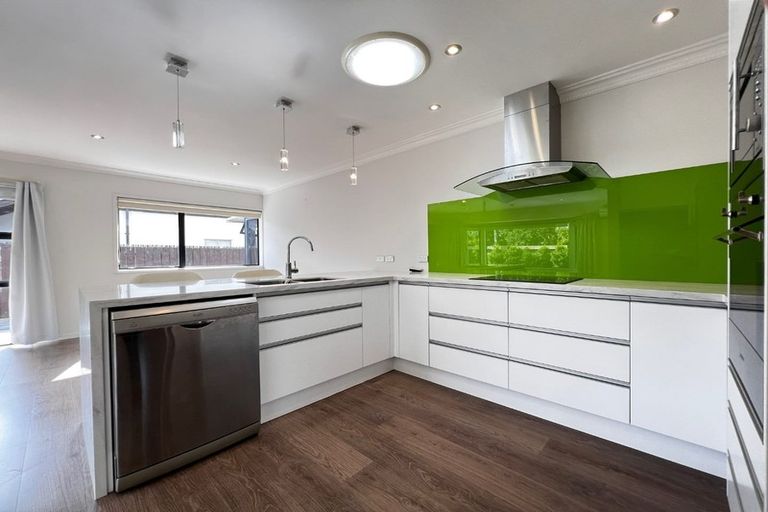 Photo of property in 1/17 Milford Road, Milford, Auckland, 0620