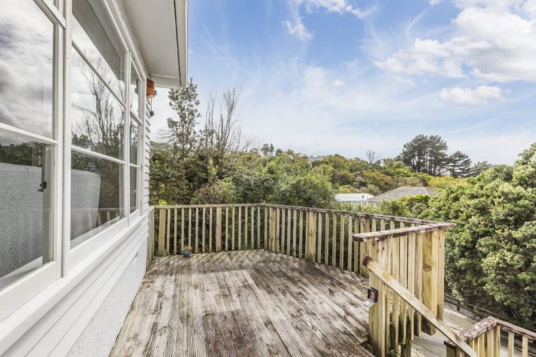Photo of property in 9 Victory Crescent, Tawa, Wellington, 5028