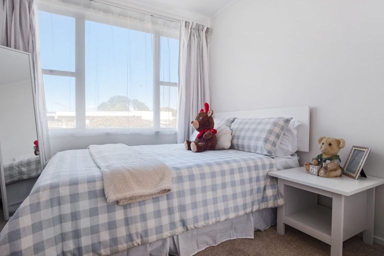 Photo of property in 2/134 Edmonton Road, Te Atatu South, Auckland, 0610