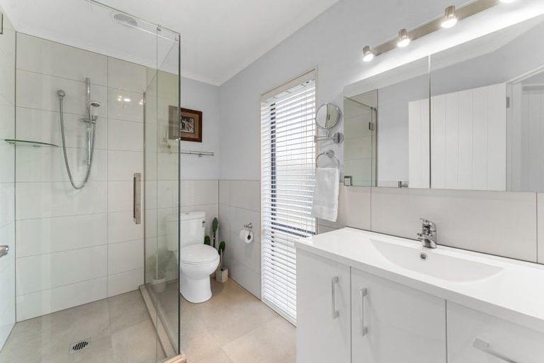 Photo of property in 2 Carlsberg Place, Papamoa Beach, Papamoa, 3118