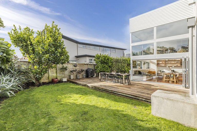 Photo of property in 5 Boardwalk Lane, Seatoun, Wellington, 6022