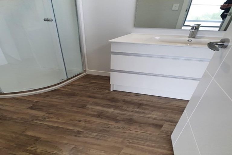 Photo of property in 9a Grumman Lane, Newlands, Wellington, 6037