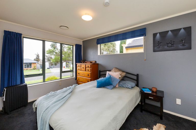Photo of property in 3 Logan Way, Kelvin Grove, Palmerston North, 4414