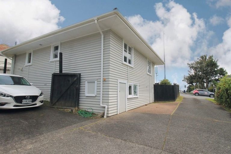 Photo of property in 1/224 Onewa Road, Birkenhead, Auckland, 0626
