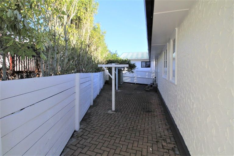 Photo of property in 44 Kervil Avenue, Te Atatu Peninsula, Auckland, 0610
