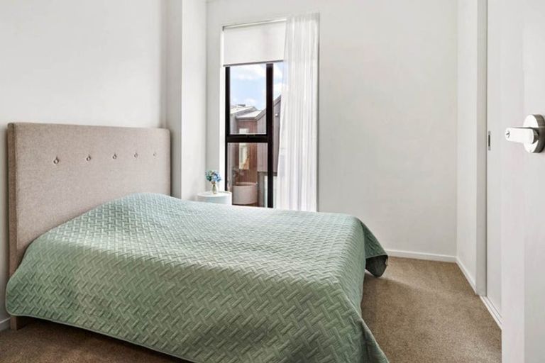 Photo of property in 93 Waipuhinui Way, Wiri, Auckland, 2104