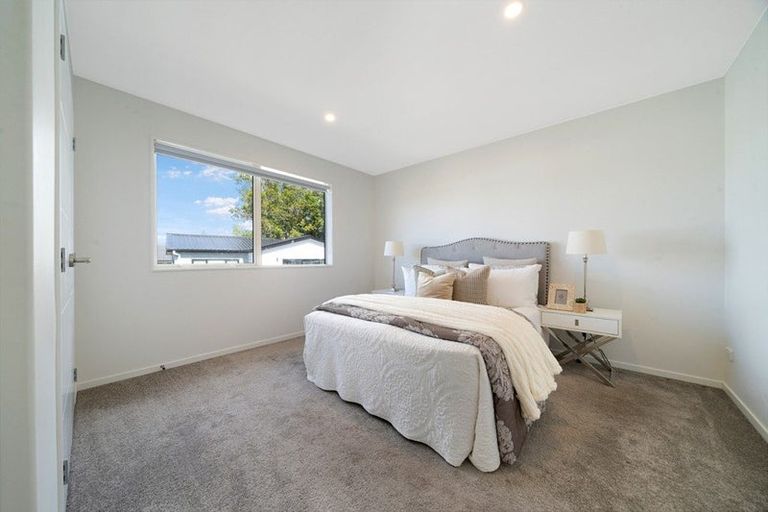 Photo of property in 24b Pipitea Place, Massey, Auckland, 0614