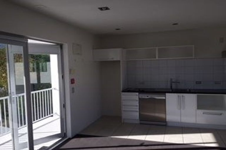 Photo of property in 4/6 Defoe Place, Waltham, Christchurch, 8023