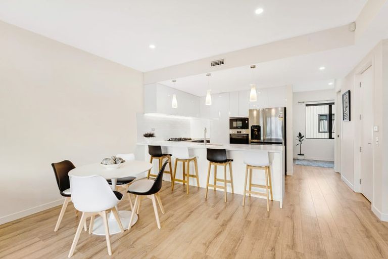 Photo of property in 72 Te Oneroa Way, Long Bay, Auckland, 0630