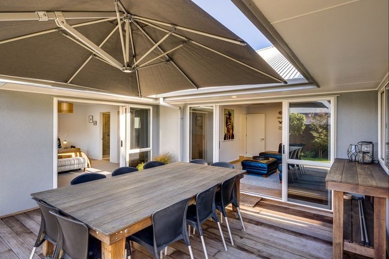 Photo of property in 16 Bourke Place, Havelock North, 4130