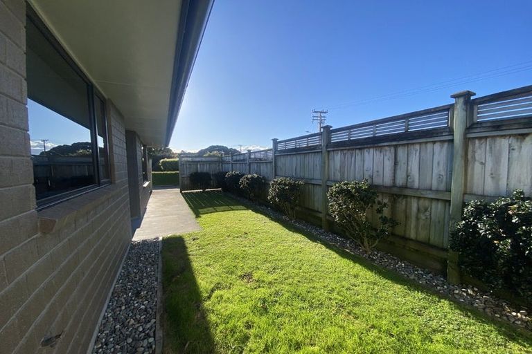 Photo of property in 28 Queens Road, Glen Avon, New Plymouth, 4312