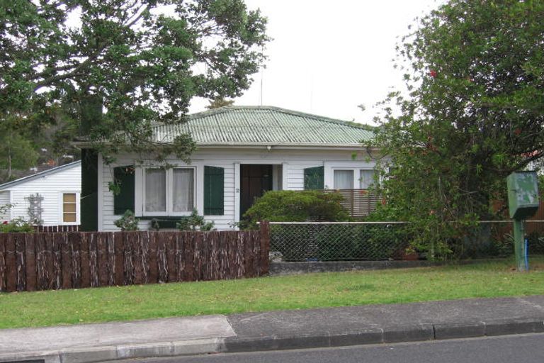 Photo of property in 2 Harrybrook Road, Green Bay, Auckland, 0604