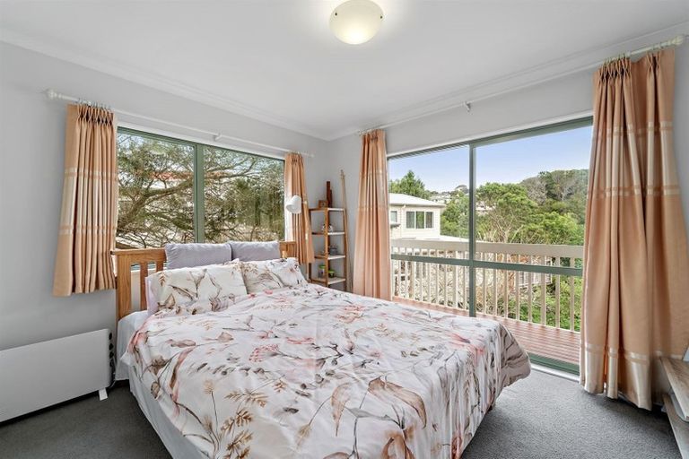 Photo of property in 32a Deverell Place, Northcross, Auckland, 0632