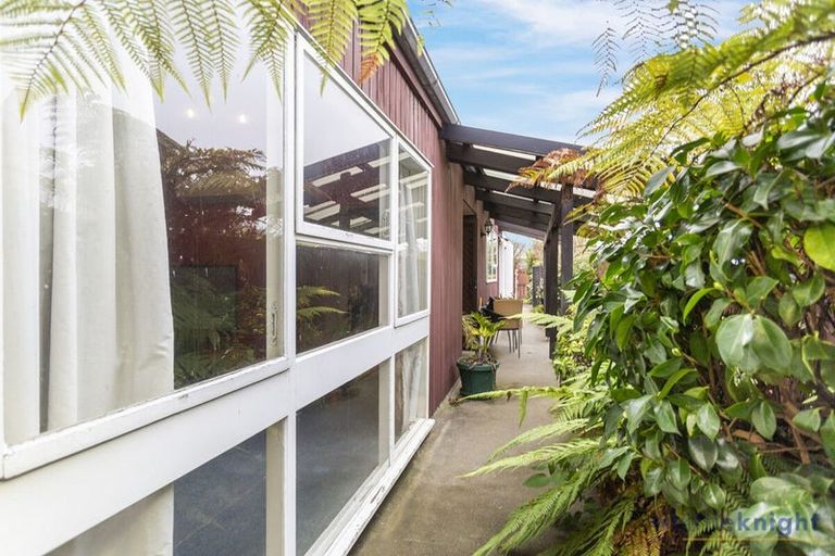 Photo of property in 1/98 Avonhead Road, Avonhead, Christchurch, 8042