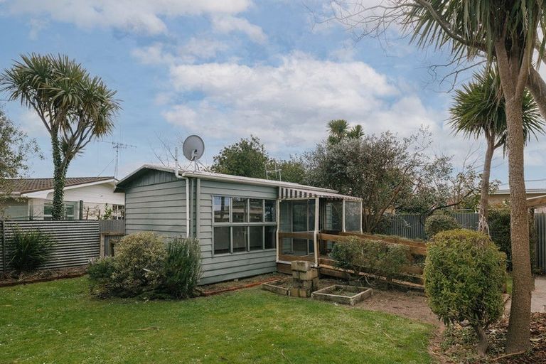 Photo of property in 21 Winston Avenue, Hokowhitu, Palmerston North, 4410