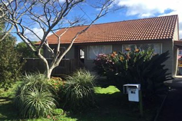 Photo of property in 2/1 Dakota Avenue, Beach Haven, Auckland, 0626