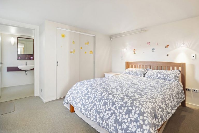 Photo of property in Stadium Garden Flats, 115/107 Thorndon Quay, Pipitea, Wellington, 6011