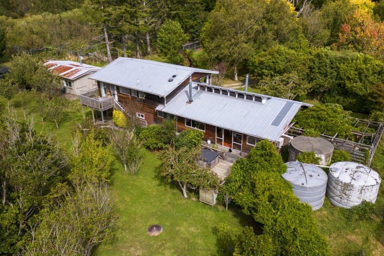 Photo of property in 84 Crowther Road, Wainuiomata, 5373