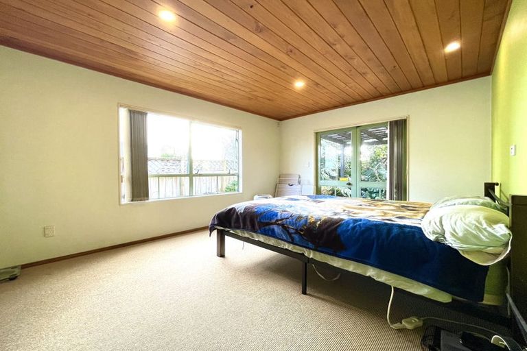 Photo of property in 350a East Coast Road, Sunnynook, Auckland, 0630