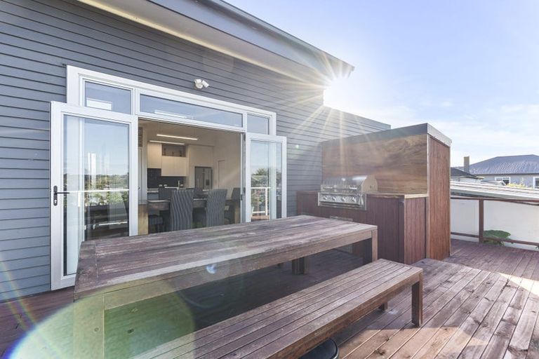 Photo of property in 72 Clemow Road, Fitzroy, New Plymouth, 4312