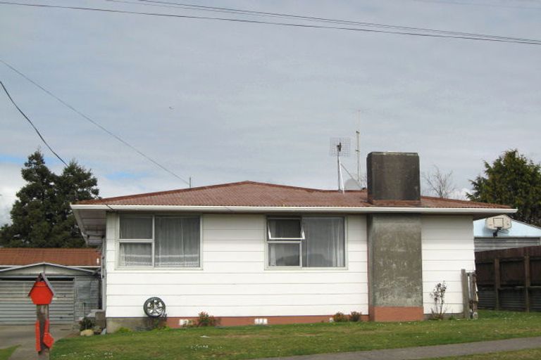 Photo of property in 16 Banks Street, Marfell, New Plymouth, 4310