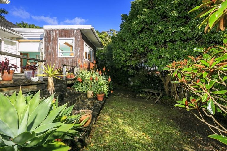 Photo of property in 1/13 Eversleigh Road, Belmont, Auckland, 0622